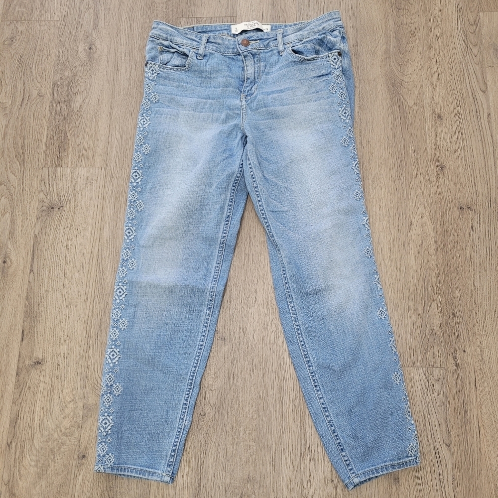 Abercrombie & Fitch Denim Jeans Light Blue Cropped Floral Pattern Size: 29